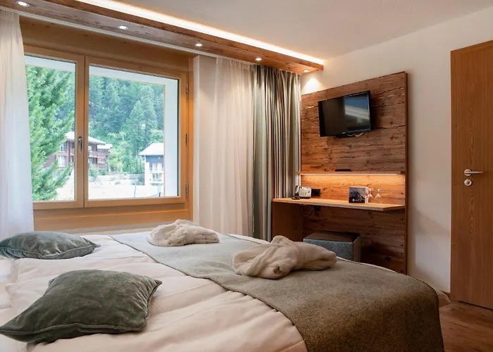 ヘミツェウス ＆ イレミア スパ