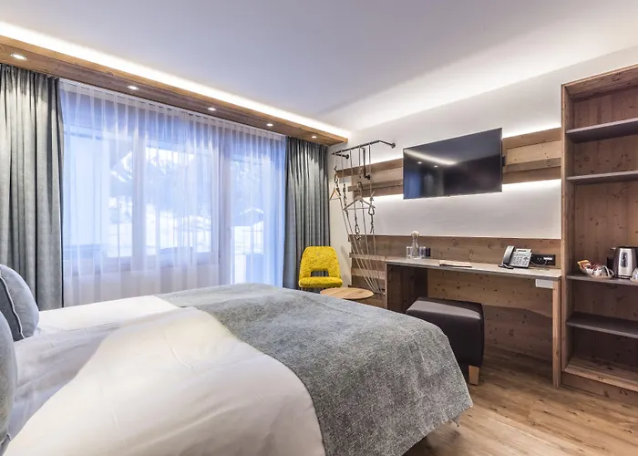 Hemizeus & Iremia Готель 3*