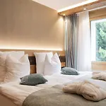Hemizeus & Iremia Hotel 3*