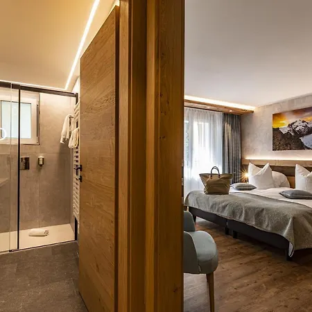 Hemizeus & Iremia Hotel 3*